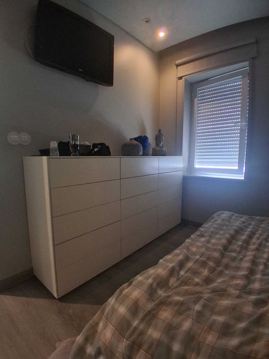 Móvel de quarto com 15 gavetas em bom estado.
