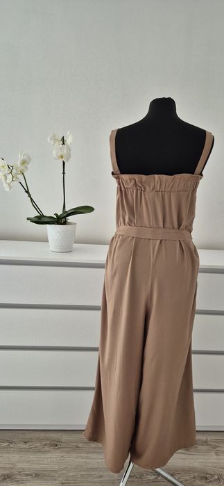 Beżowy kombinezon letni na ramiączkach szeroka nogawka 2xl-4xl