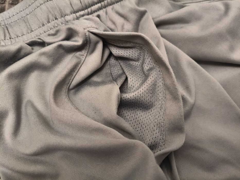 Szorty treningowe Under Armour Tech Graphic, szare - używane, XL