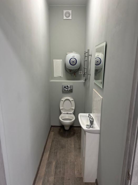 Продам Торговое Помещение, Красная линия