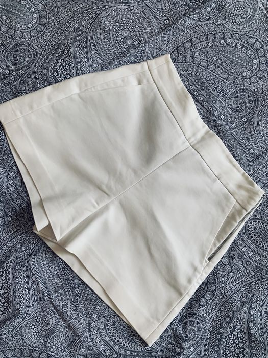 Шорти Zara.