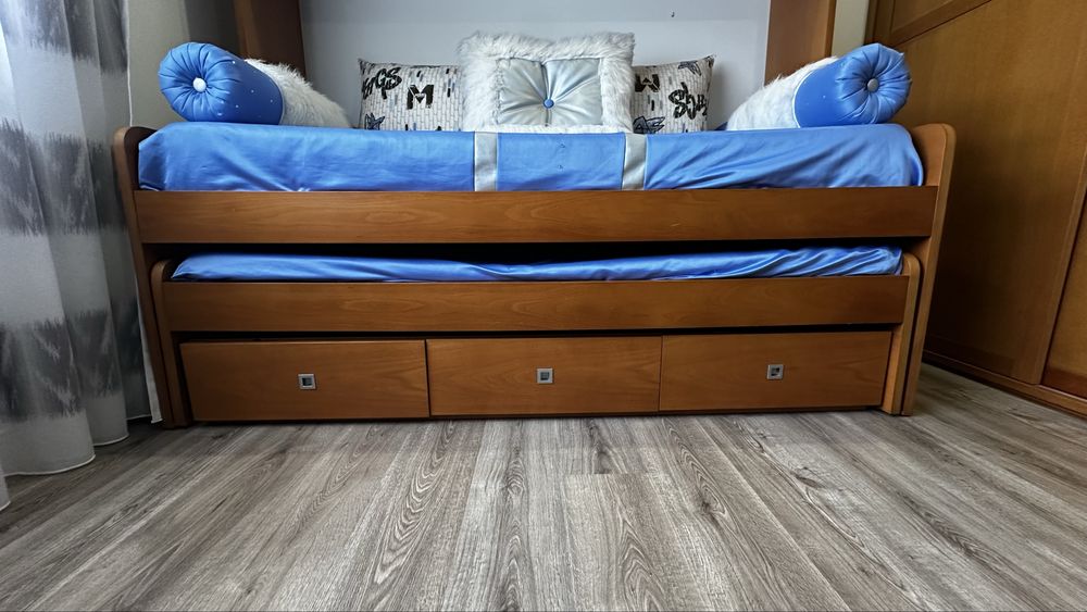 Beliches com decoracão incluída
