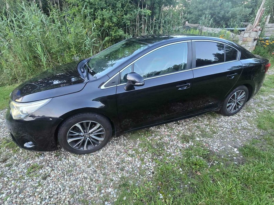 toyota avensis 2016