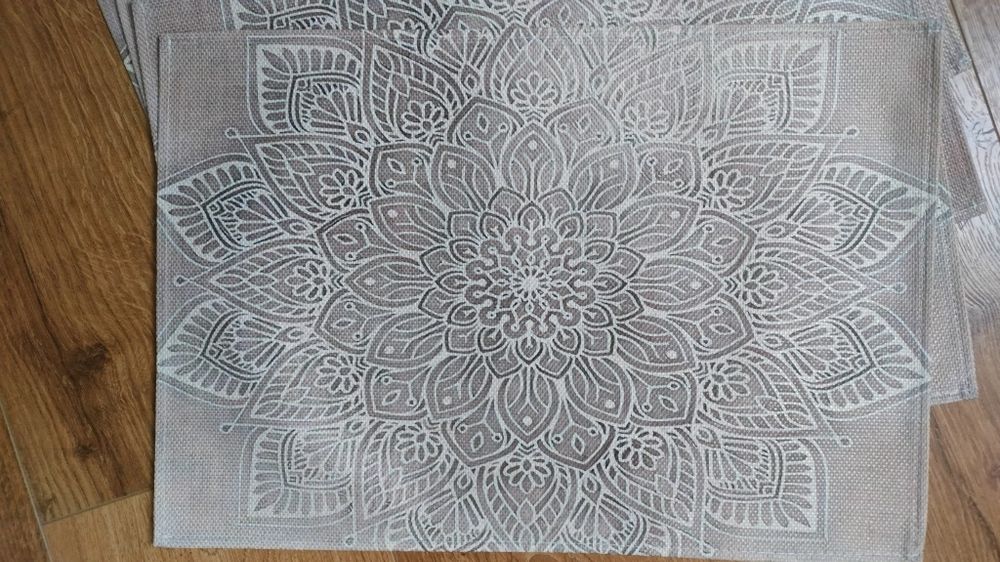 Zestaw 4 sztuk, nowych boho podkładek stołowych w wymiarze 30,48x45,72