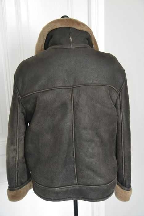 Blusão estilo aviador em pele de ovelha