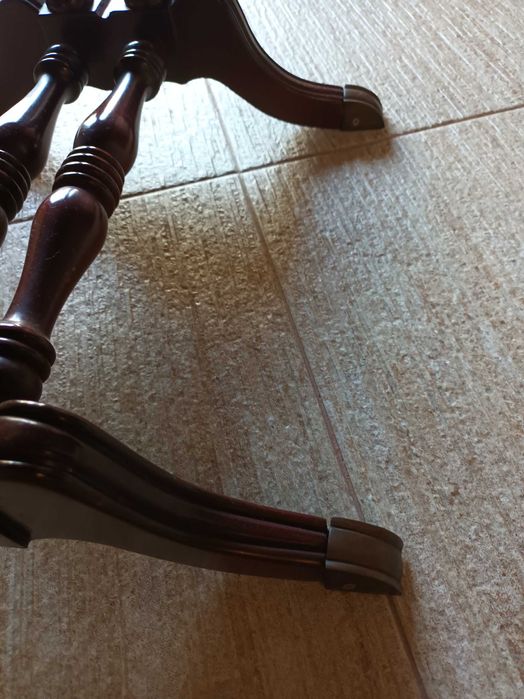 Mesinha de sala em Nogueira