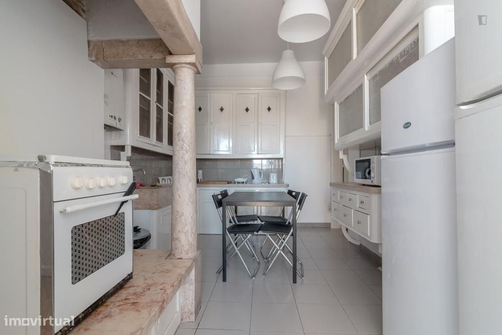 Quarto - localizado em Intendente Lisbon