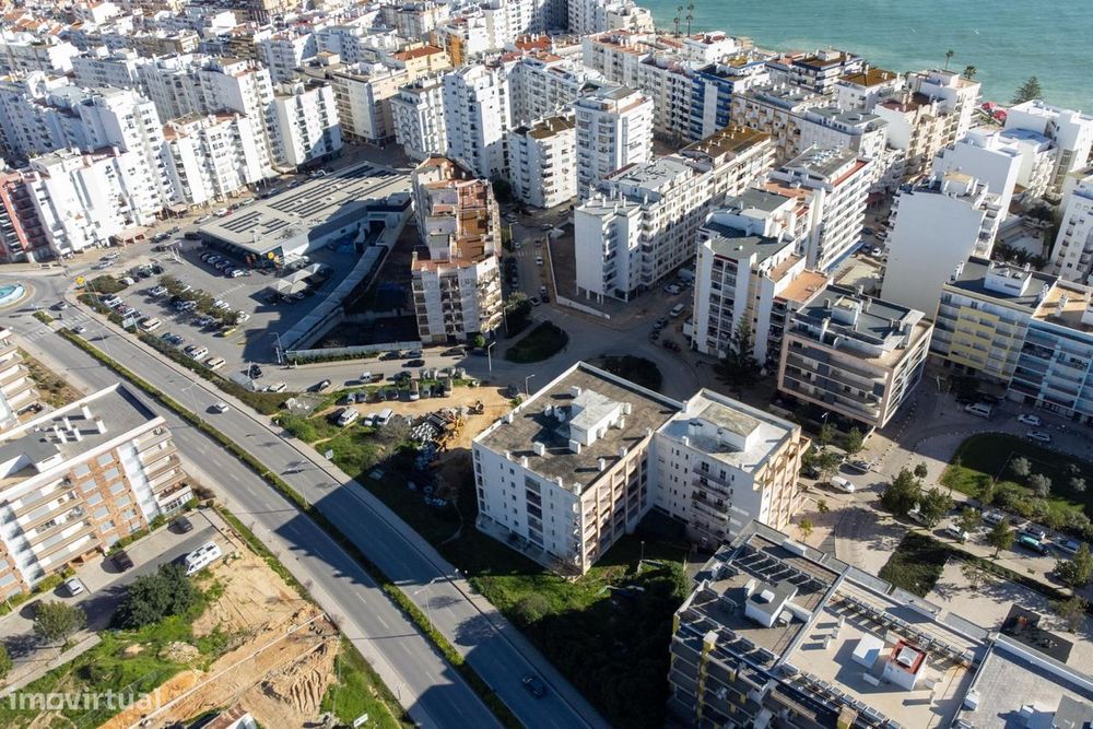 Apartamento T2 Espaçoso em Armação de Pêra com Garagem!