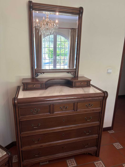 Mobília de quarto (carvalho/mármore) (cama de casal+2 mesas+cómoda)