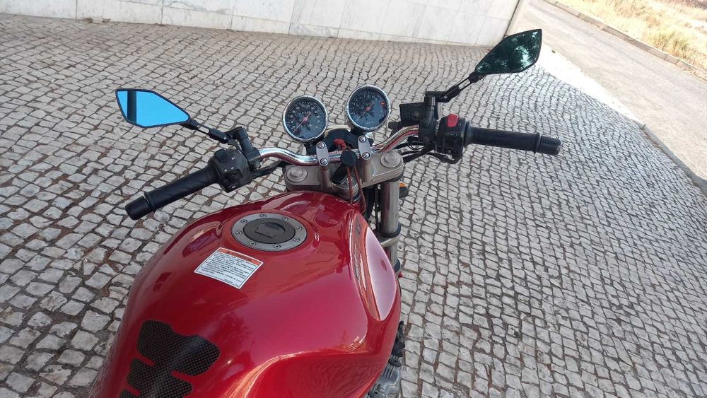 Moto Suzuki Bandit 600, impecável