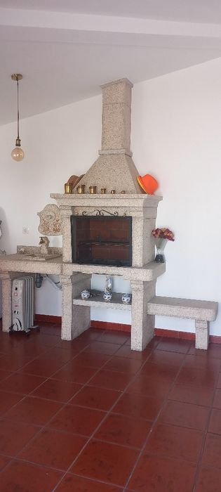 Vendo churrasqueira com pouco uso