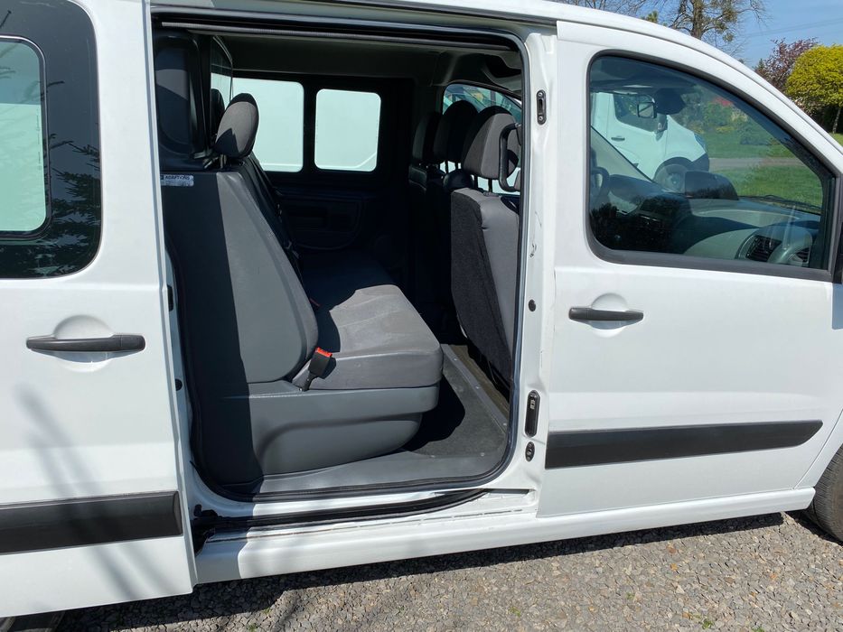Wynajem busa  bus wynajem  opel vivaro  bez limitu  9 osobowy