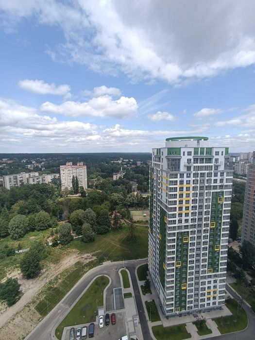 Комфортабельна трикімнатна квартира на правому березі