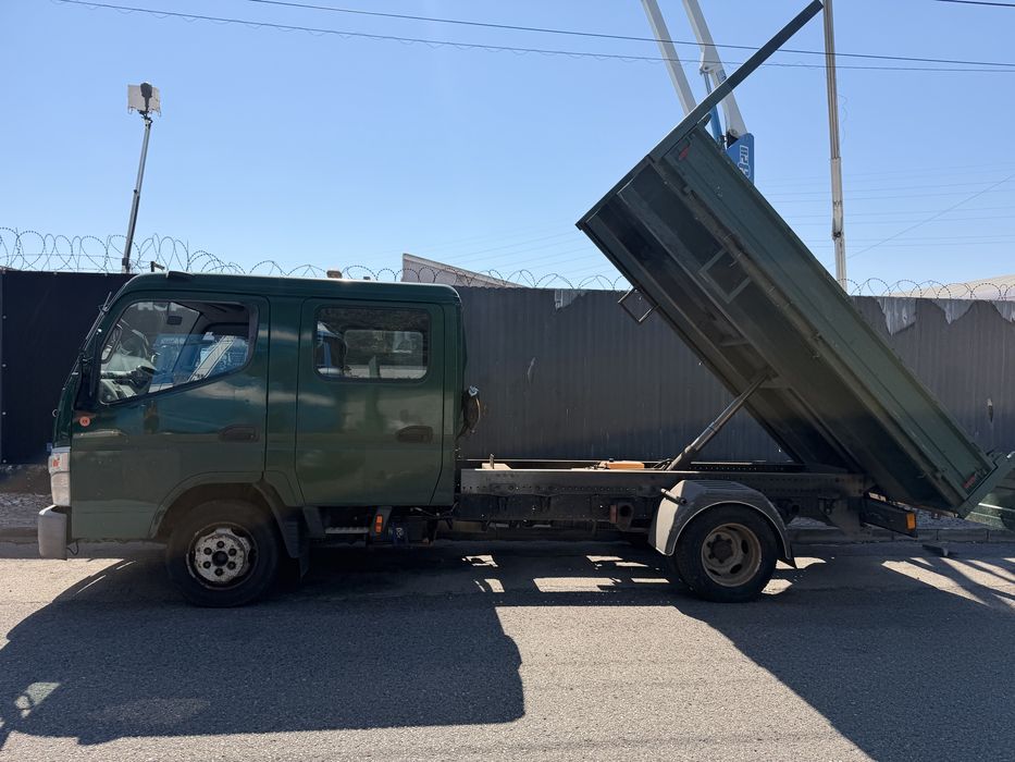 MITSUBISHI FUSO 7 Lugares com caixa Basculante Excelente Apenas 156.000km ###OPORTUNIDADE###