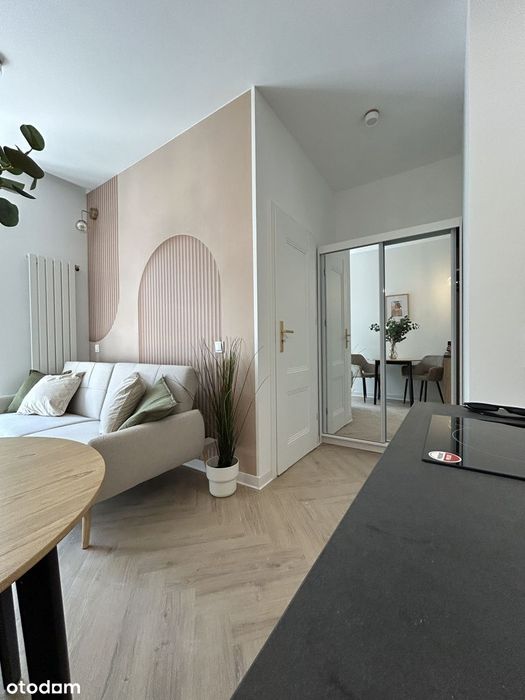 Piękne 2 pokoje, CO, balkon, 1 piętro, rewitalizowana kamienica