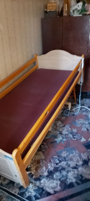 Электрическая кровать для реабилитации  лежачих.