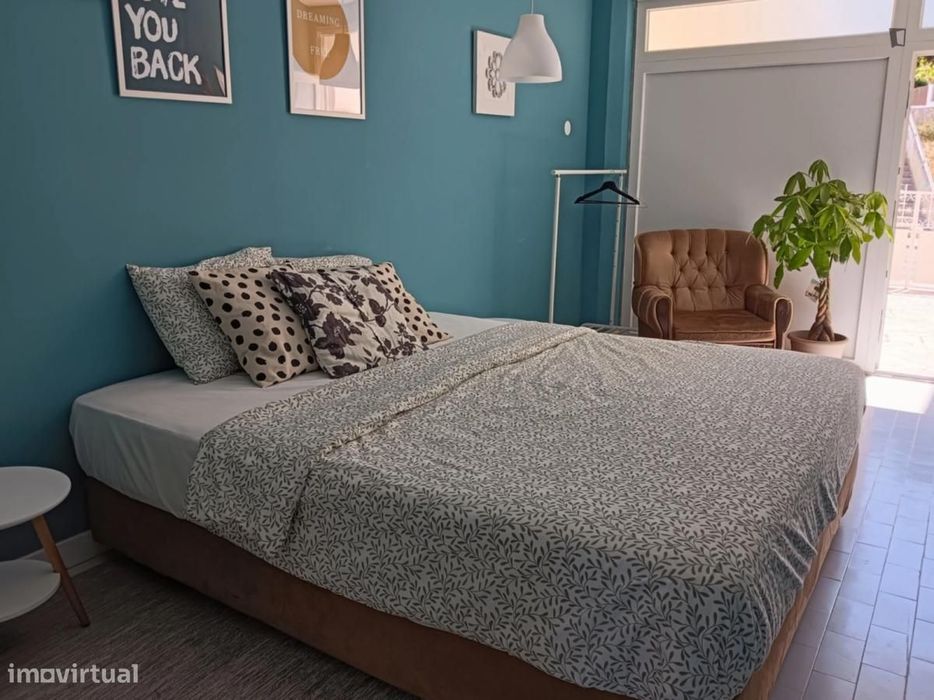 Quarto - localizado em Carcavelos Lisbon