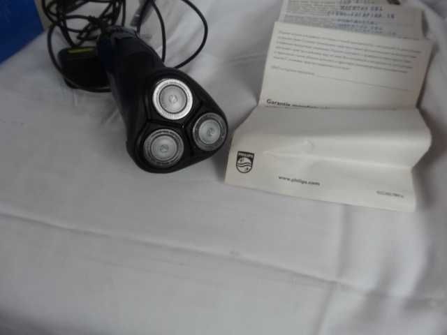 Електробритва Philips 1000