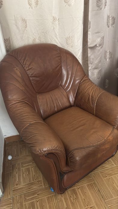 2 Poltronas em couro – confortáveis