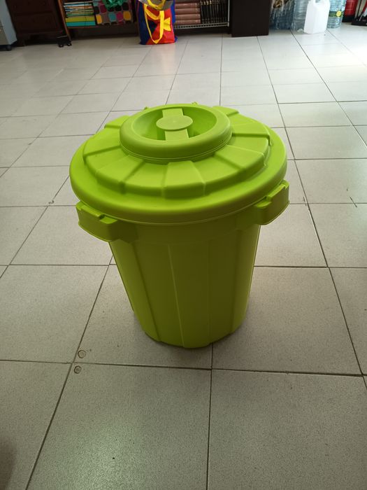 Caixote do lixo verde