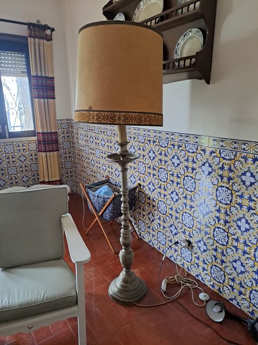 Candeeiro de pé em estanho