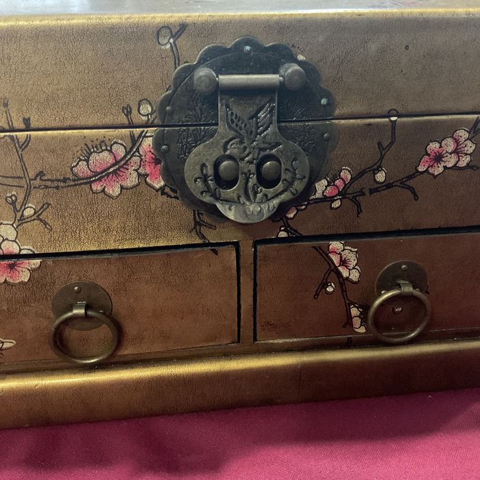 Cofre joias oriental decor flores cor ouro velho 24x13x14cm
