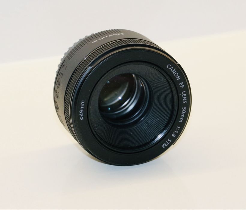 Objetiva Canon EF 50mm f/1.8 STM + Para-sol Canon ES-68