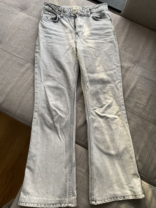 Світло-сірі джинси