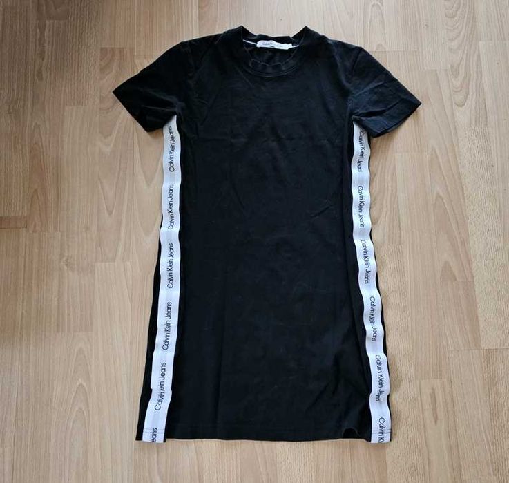 Sukienka Calvin Klein Jeans S czarna logo na taśmach