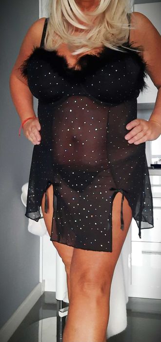 koszulka  czarna diamenciki i pióra plus stringi