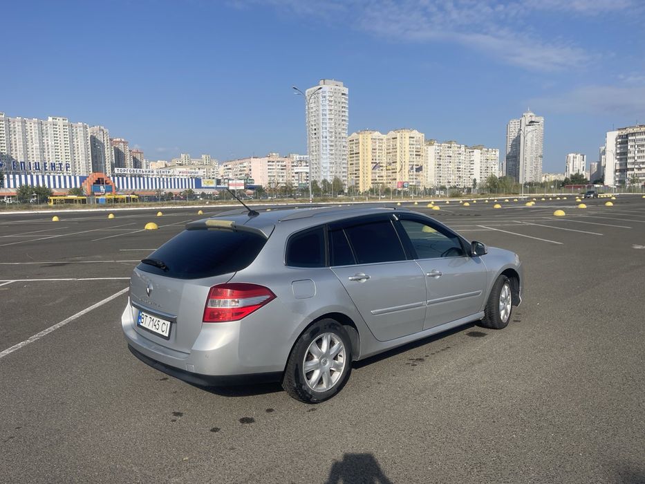 Рено Лагуна 3модель 2010р універсал пригнана з Європи