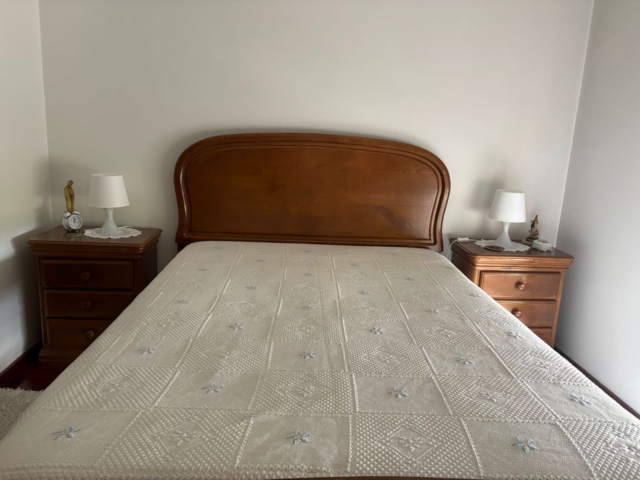 Mobília de Quarto - Madeira Castanho