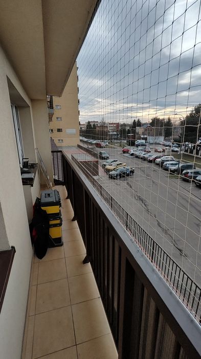 Montaż siatek na balkonie, zabezpieczenie dla kotów, siatki na gołębie