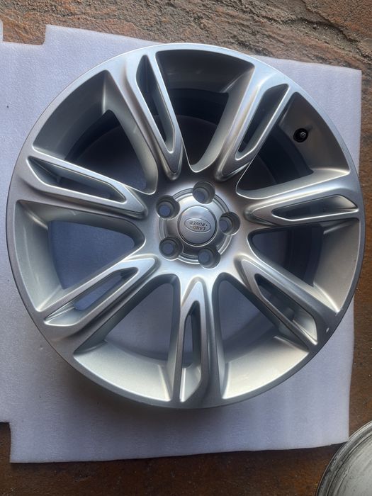5x108 LAND ROVER VELAR 8,5j20 ET45 felgi aluminiowe TPMS