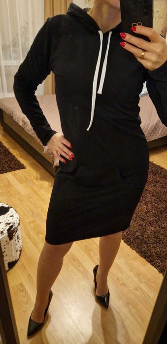 Czarna długa bluza, sukienka z kapturem Pakuten S