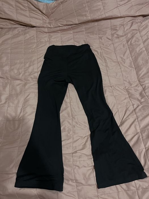 чорні штани клешь
