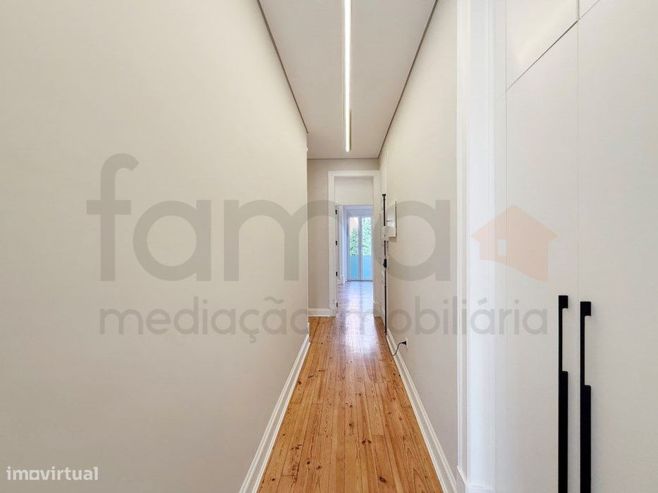 Apartamento T3 Remodelado com quintal, 2 Suítes e Closet na Av. Alm...