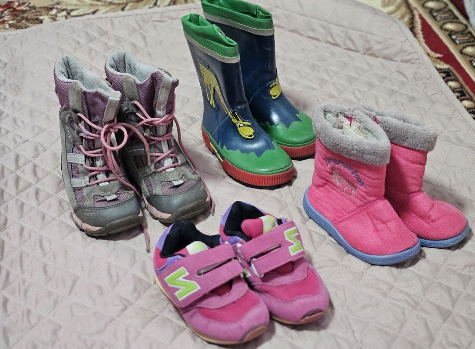 Дитяче взуття. Безкоштовно