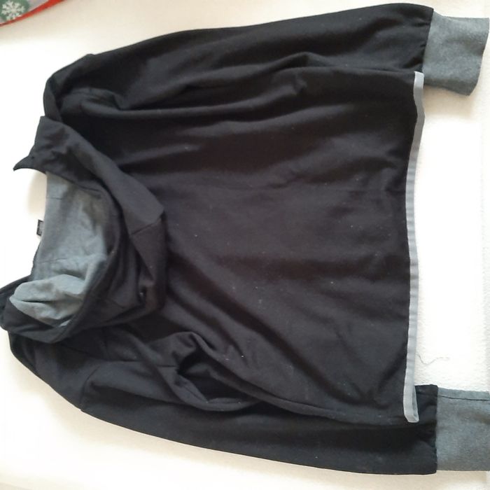 Bluza dresowa chłopięca męska r. M/L kaptur czarna