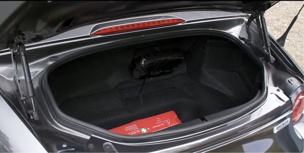 O "Mazda MX-5 Skyactiv-G 132 Evolve HS Navi