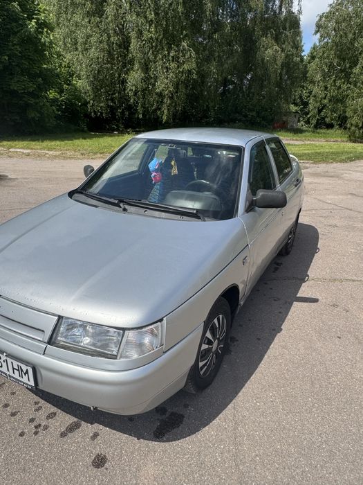 Lada 2110.