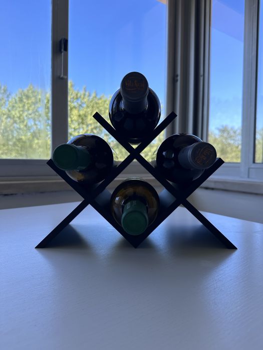 Mini Adega 3D para 4 Garrafas – Resistente e Moderna