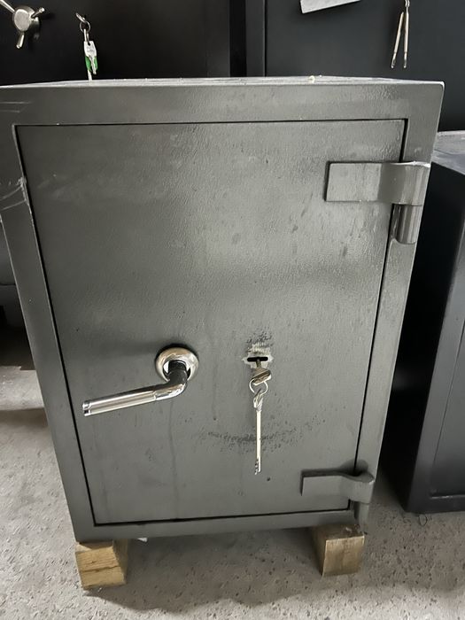 Сейф 2 клас опору Банкспецзахист для документів і грошей