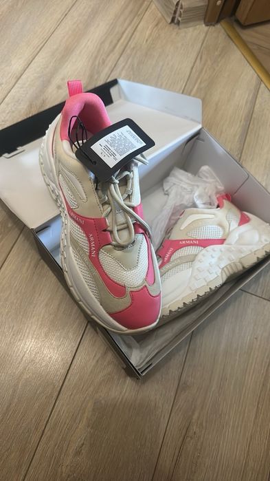 продам кросівки Armani