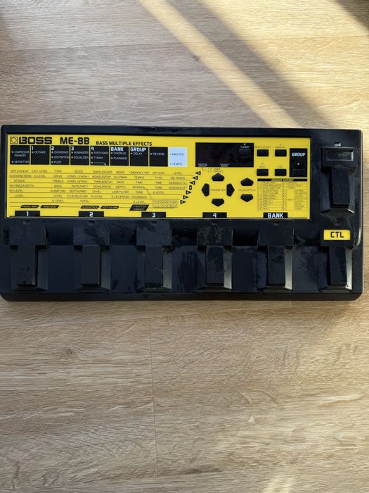 Pedaleira Boss ME-8B