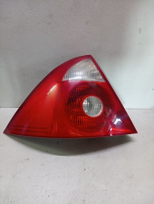 Lewa tylna lampa Ford Mondeo MK3 hatchback