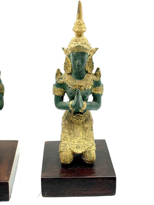 Divindades budas tailandeses em bronze