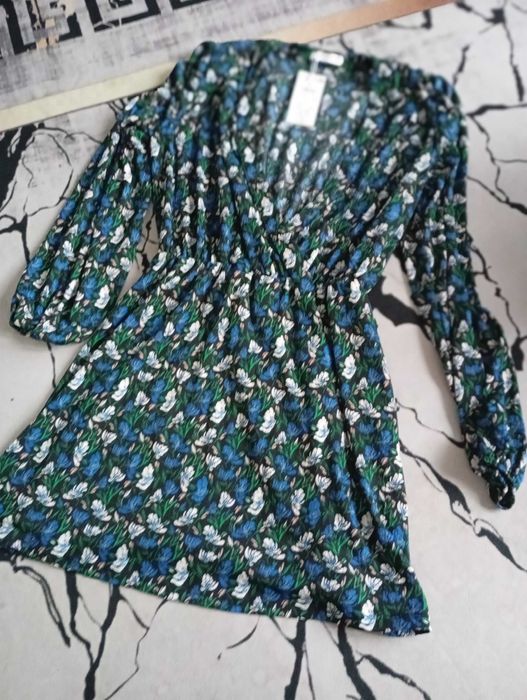 Sukienka letnia w kwiaty Reserved L