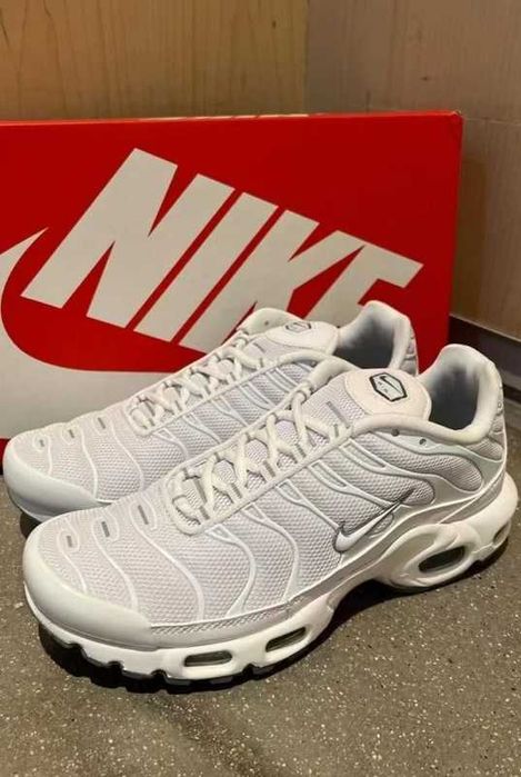 Pasuje bardzo dobrze do ubrań. Rozmiar.41