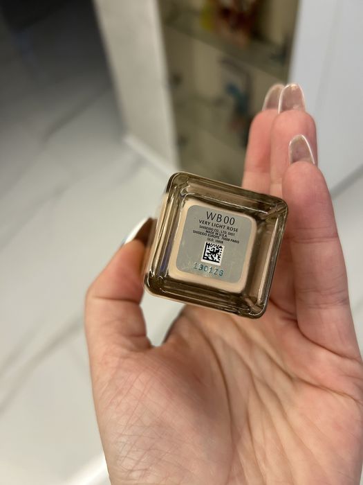 Тональний Cle De Peau Beaute